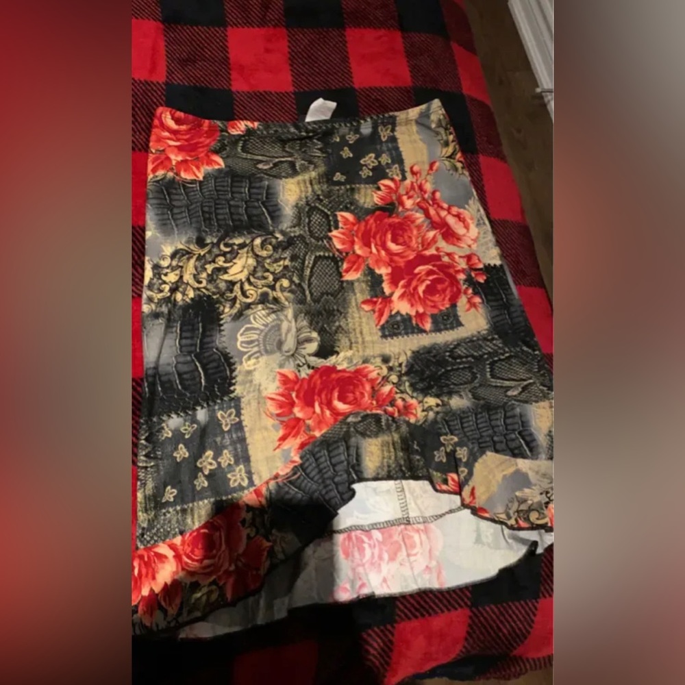 Rose pattern skirt